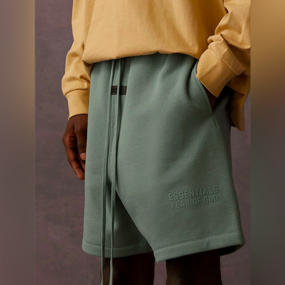 ESSENTIALS FEAR OF GOD SWEATSHORT SYCAMORE